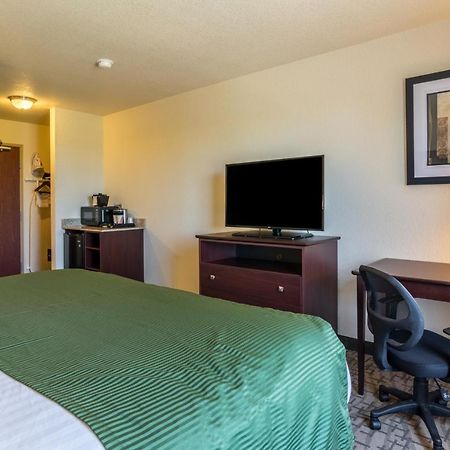 Cobblestone Inn & Suites - Lakin ภายนอก รูปภาพ