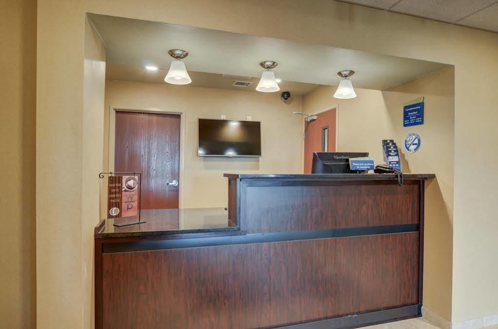 Cobblestone Inn & Suites - Lakin ภายนอก รูปภาพ