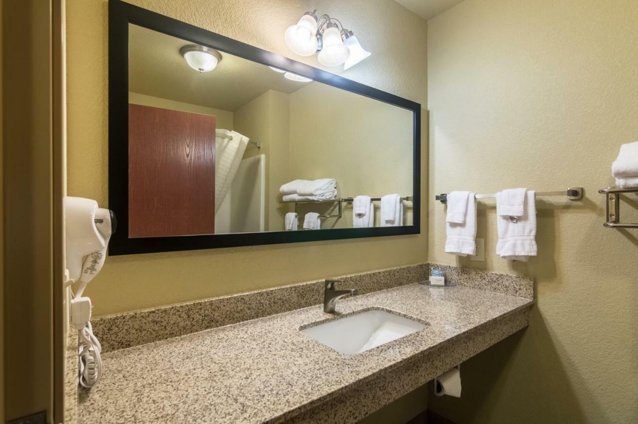 Cobblestone Inn & Suites - Lakin ภายนอก รูปภาพ